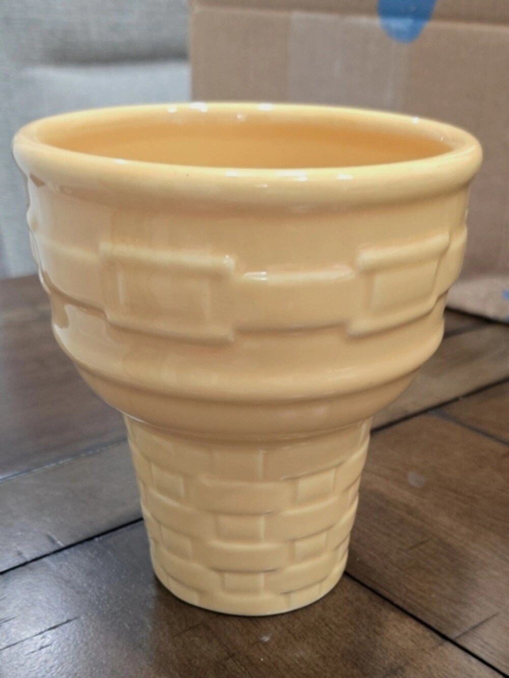Longaberger Butternut Yellow Ice Cream Cone Dish